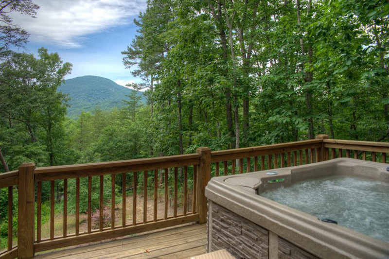 The hot tub on the deck of Yonah View Lodge cabin.